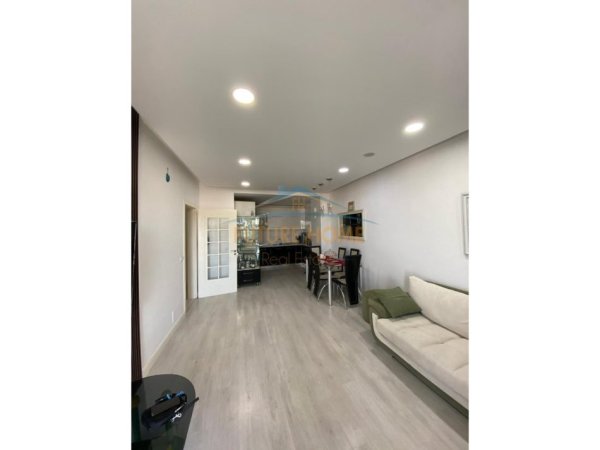 Tirane, jepet me qera apartament 1+1 Kati 6, 75 m² 500 € (DOGANA,KTHESA E KAMZES)