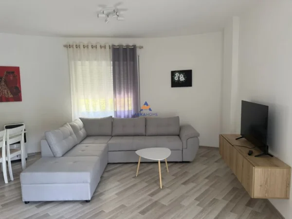 Tirane, shitet apartament 1+1+Ballkon Kati 2, 82 m² 97.000 € (NE FRESK, PRANE SHKOLLES BRITISH SCHOOL OF TIRANA)