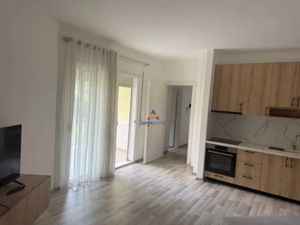 Tirane, shitet apartament 1+1+Ballkon Kati 2, 82 m² 97.000 € (NE FRESK, PRANE SHKOLLES BRITISH SCHOOL OF TIRANA)