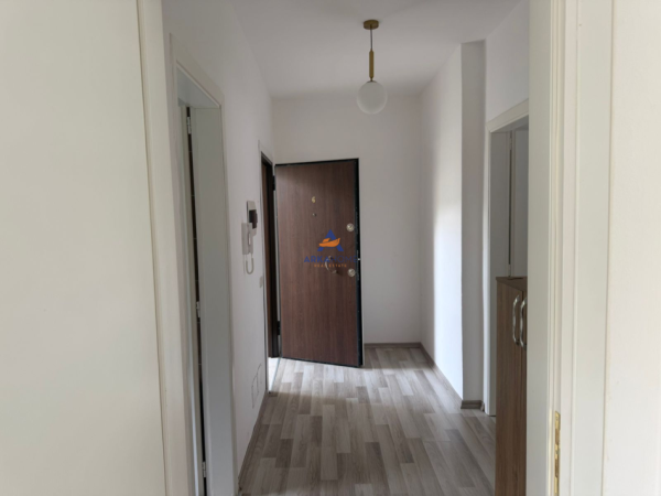 Tirane, shitet apartament 1+1+Ballkon Kati 2, 82 m² 97.000 € (NE FRESK, PRANE SHKOLLES BRITISH SCHOOL OF TIRANA)