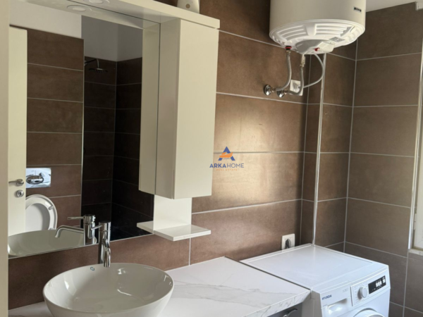 Tirane, shitet apartament 1+1+Ballkon Kati 2, 82 m² 97.000 € (NE FRESK, PRANE SHKOLLES BRITISH SCHOOL OF TIRANA)