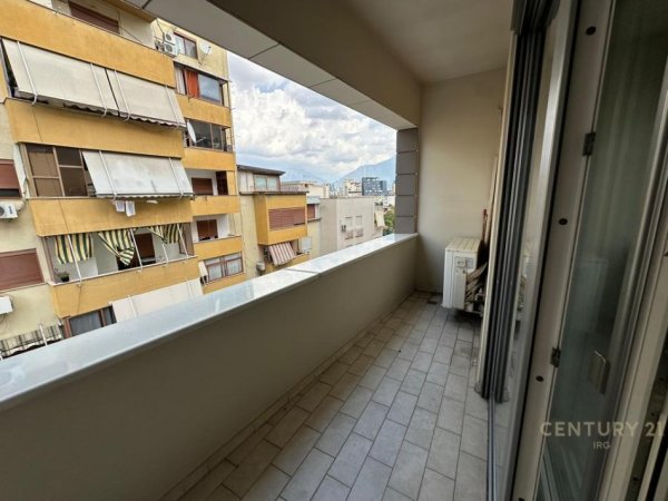 Tirane, jepet me qera ambjent biznesi Kati 5, 126 m² 1500€ (Rruga e Bogdaneve)