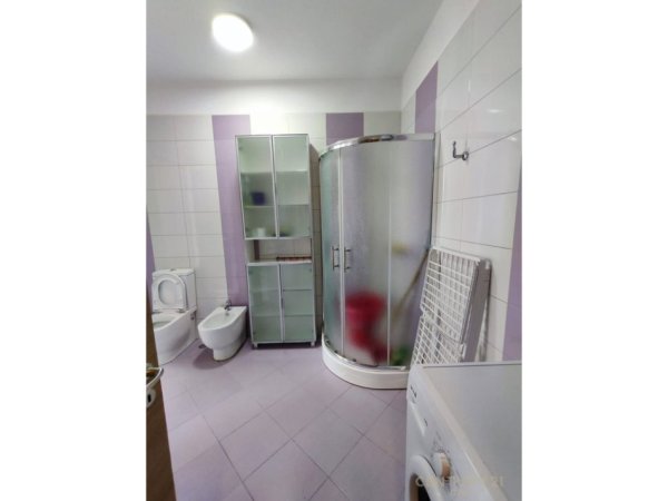Tirane, jepet me qera apartament 2+1 Kati 2, (Ish Stacioni i Trenit)