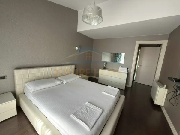 Tirane, jepet me qera Vile 3 Kateshe, 307 m² 3.500 € (Rezidenca Kodra Diellit 1)