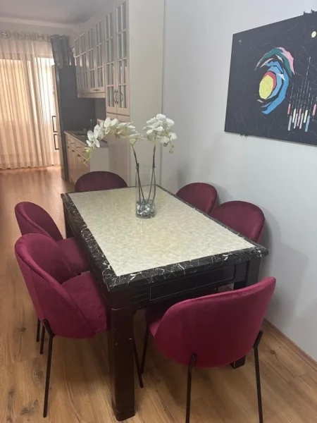 Tirane, jepet me qera apartament 2+1+Aneks+Ballkon Kati 3, 80 m² 700 € (Rruga Kosovareve)