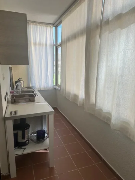 Tirane, jepet me qera apartament 2+1+Aneks+Ballkon Kati 3, 80 m² 700 € (Rruga Kosovareve)