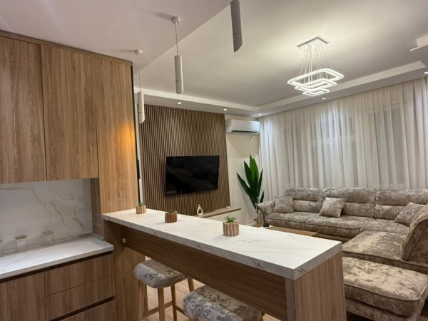 Tirane, jepet me qera apartament 2+1+Ballkon Kati 4, 120 m² 800 € (RRUGA ULLISHTES)