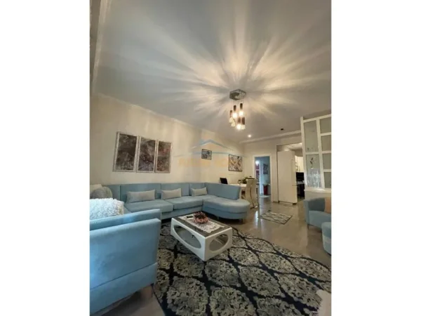 Tirane, jepet me qera apartament 3+1+Ballkon Kati 5, 139 m² 1.300 € (Bulevardi Gjergj Fishta)