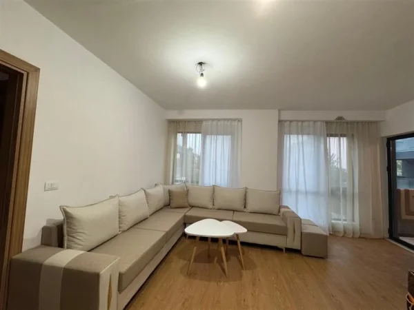 Tirane, jepet me qera apartament 3+1+Ballkon Kati 3, 133 m² 450 € (RRUGA 5 MAJI)