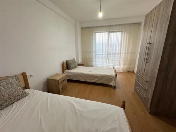 Tirane, jepet me qera apartament 3+1+Ballkon Kati 3, 133 m² 450 € (RRUGA 5 MAJI)