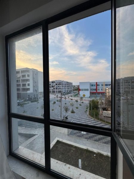 Tirane, jepet me qera apartament 3+1+Ballkon Kati 3, 133 m² 450 € (RRUGA 5 MAJI)