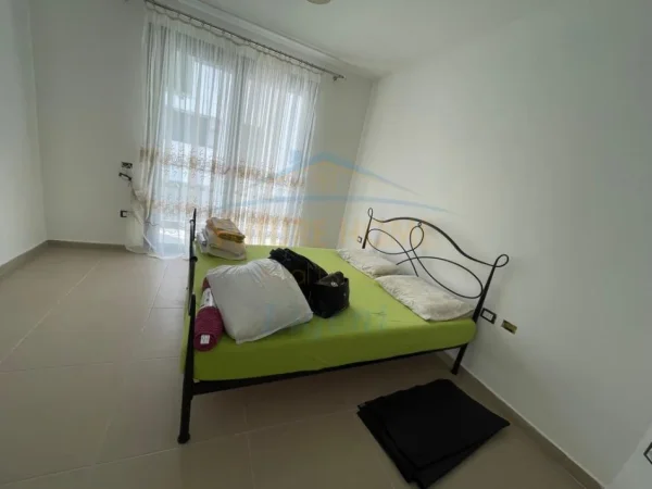 Tirane, jepet me qera apartament 1+1+Ballkon Kati 3, 55 m² 600 € (Liqeni i Thate)