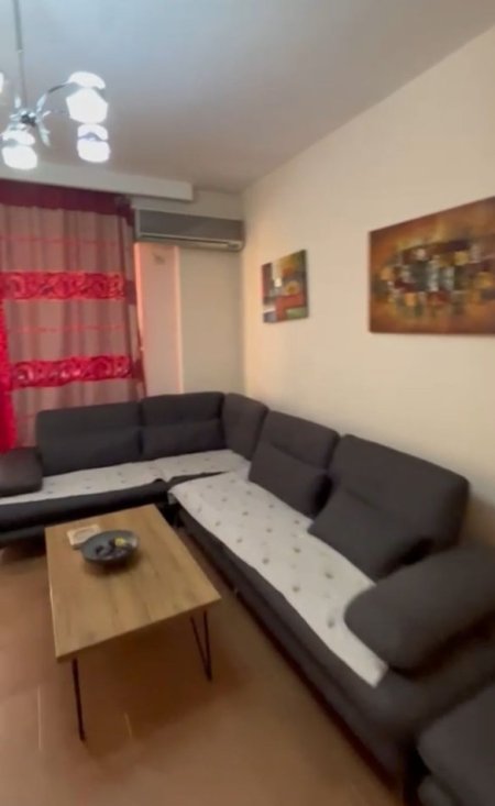 Tirane, jepet me qera apartament 3+1+Ballkon Kati 5, 100 m² 800 € (ZOGU I ZI)