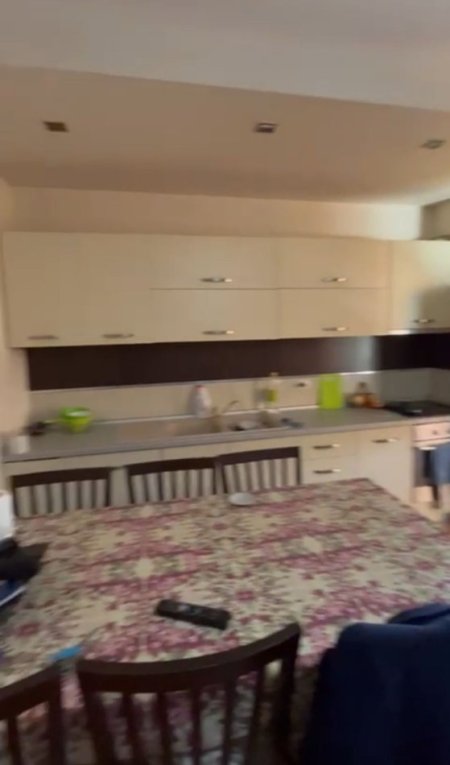Tirane, jepet me qera apartament 3+1+Ballkon Kati 5, 100 m² 800 € (ZOGU I ZI)