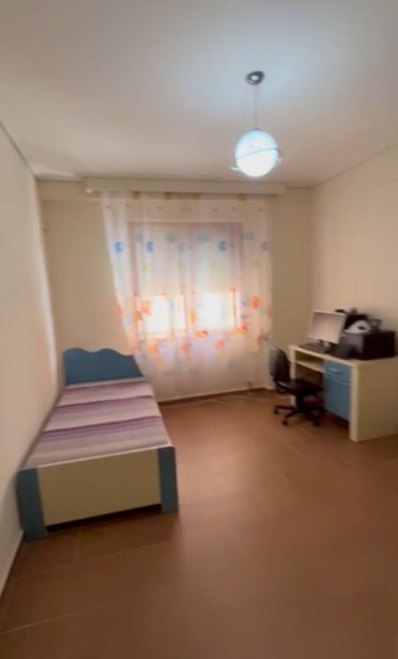 Tirane, jepet me qera apartament 3+1+Ballkon Kati 5, 100 m² 800 € (ZOGU I ZI)