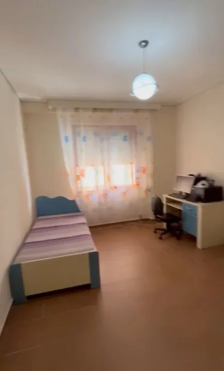 Tirane, jepet me qera apartament 3+1+Ballkon Kati 5, 100 m² 800 € (ZOGU I ZI)