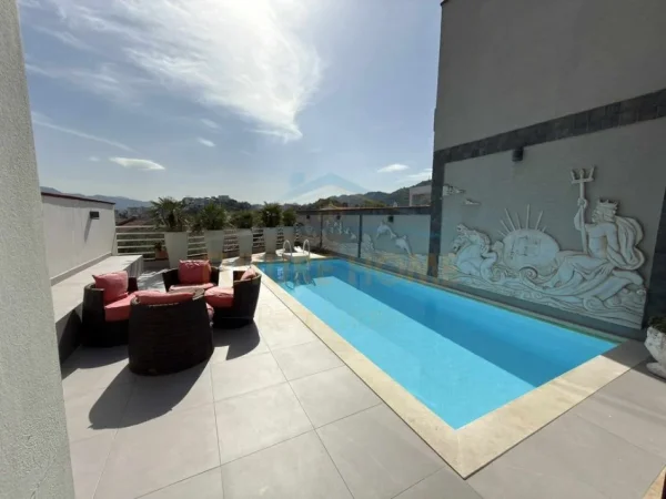 Tirane, jepet me qera Vile , 307 m² 3.500 € (Kodra e diellit)