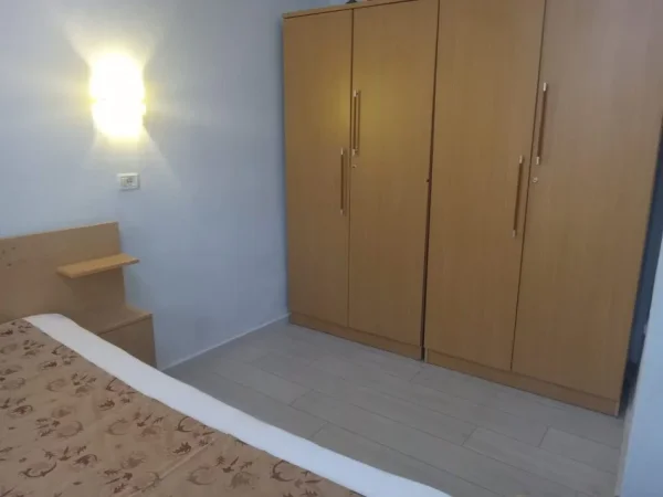 Tirane, jepet me qera apartament 1+1+Ballkon Kati 1, 80 m² 550 € (MYSLYM SHYRI)
