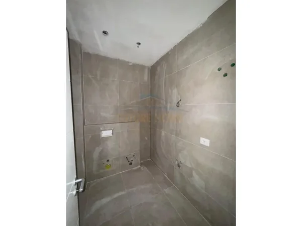 Tirane, shitet apartament 1+1+Ballkon Kati 7, 70 m² 133.000 € 