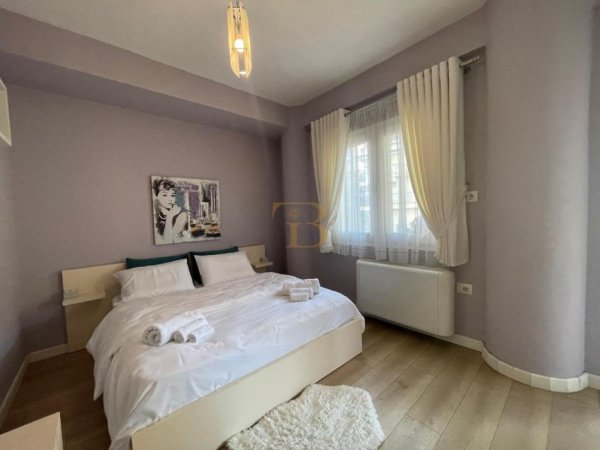 Tirane, jepet me qera apartament 2+1 Kati 3, 90 m² 700 € 