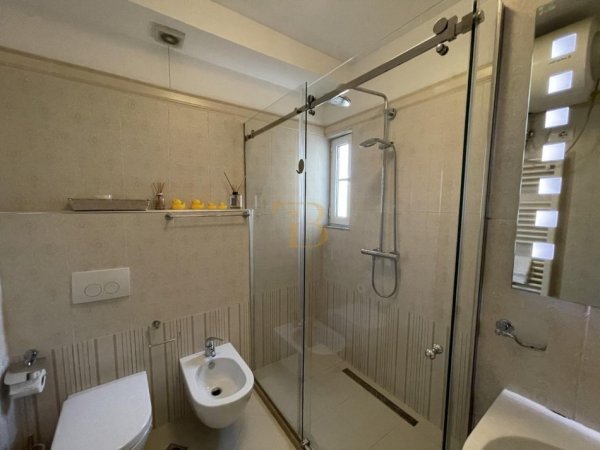 Tirane, jepet me qera apartament 2+1 Kati 3, 90 m² 700 € 