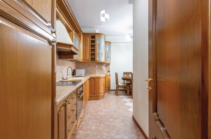 Apartament unik në vendodhje unike me super Pamje 3+1+2wc + Kuzhinë më vete Lavanteri + 2Ballkone 295.000 Eu Qendër / St Trenit Bulevardi Zogu 1 (146m2)🔥