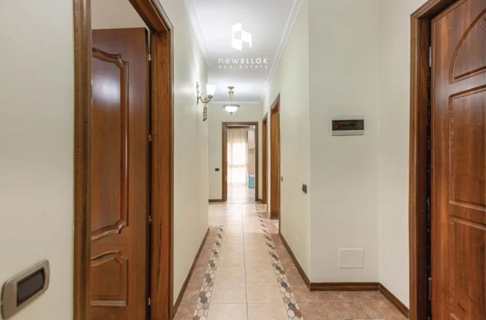 Apartament unik në vendodhje unike me super Pamje 3+1+2wc + Kuzhinë më vete Lavanteri + 2Ballkone 295.000 Eu Qendër / St Trenit Bulevardi Zogu 1 (146m2)🔥