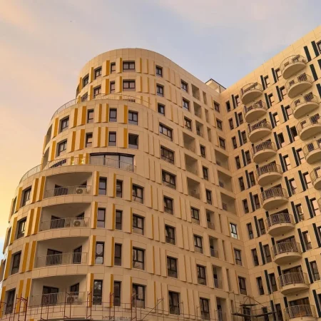 Tirane, shitet apartament 1+1 Kati 10, 73 m² 