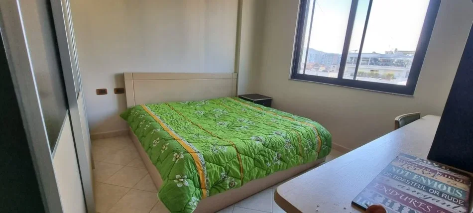 Tirane, jepet me qera apartament 2+1 Kati 4, 120 m² 800 € 