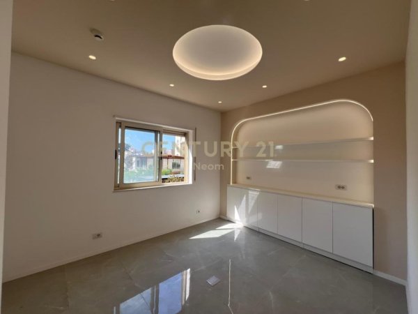 Tirane, shitet Kati 2, 133 m² (Ish Stacioni i Trenit)