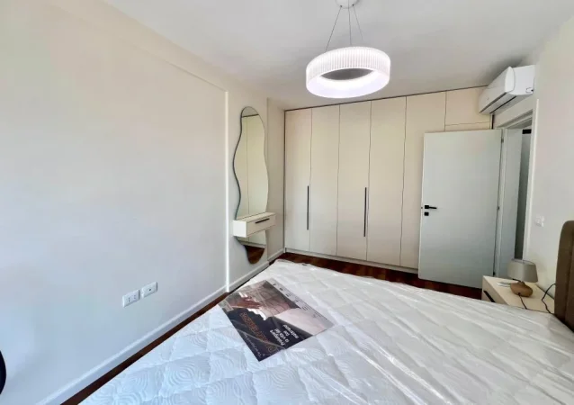 Me Qera: 1+1📍Shkolla e Kuqe (  Pazari i Ri) - 650€ - S.75m² || Pllt.2025 - 100% e Re✨