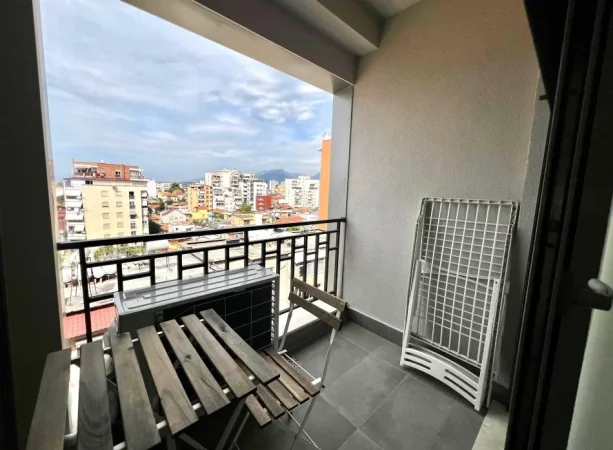 Me Qera: 1+1📍Shkolla e Kuqe (  Pazari i Ri) - 650€ - S.75m² || Pllt.2025 - 100% e Re✨