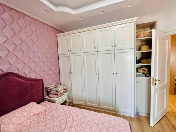 Vlore, jepet me qera apartament 2+1+Ballkon Kati 2, 120 m² 1.000 € (Lungomare, Vlore)