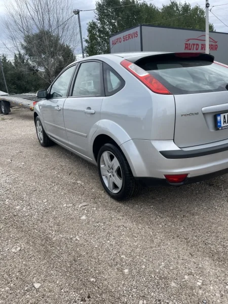 Tirane, shes makine Ford Focus Nafte, gri metalizato manuale Kondicioner 228.555 km 2.500 €
