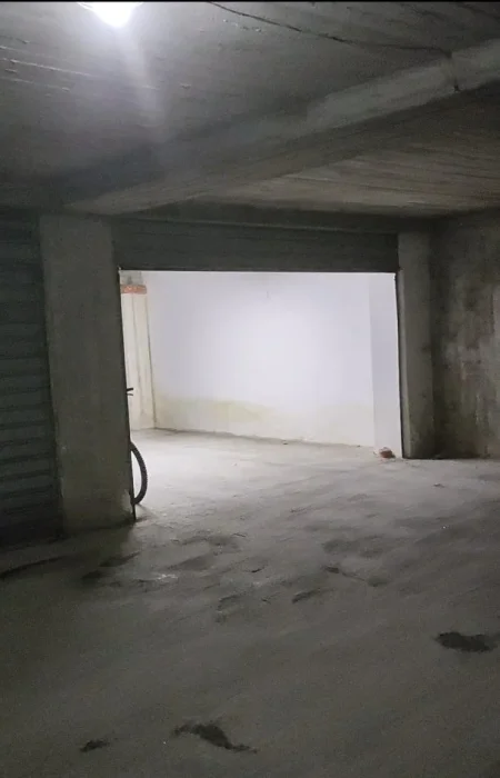 Tirane, shitet garazh | post parkimi Kati -1, 45 m² (Rruga Hasan Alla, Qendra Kristal)