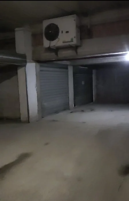 Tirane, shitet garazh | post parkimi Kati -1, 45 m² (Rruga Hasan Alla, Qendra Kristal)