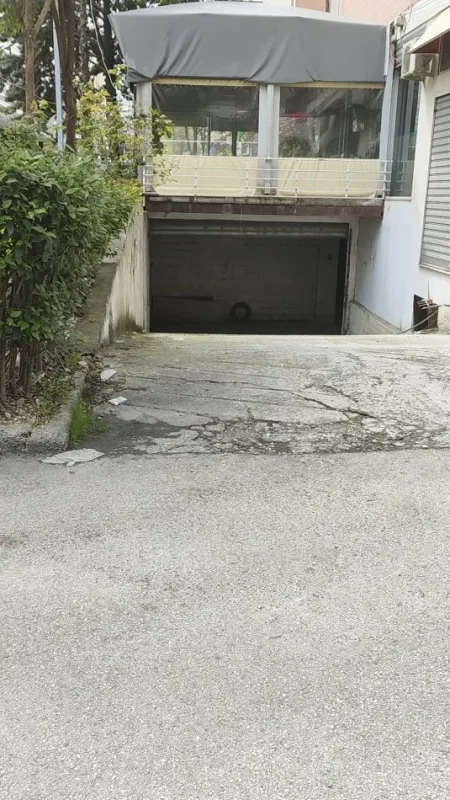 Tirane, shitet garazh | post parkimi Kati -1, 45 m² (Rruga Hasan Alla, Qendra Kristal)
