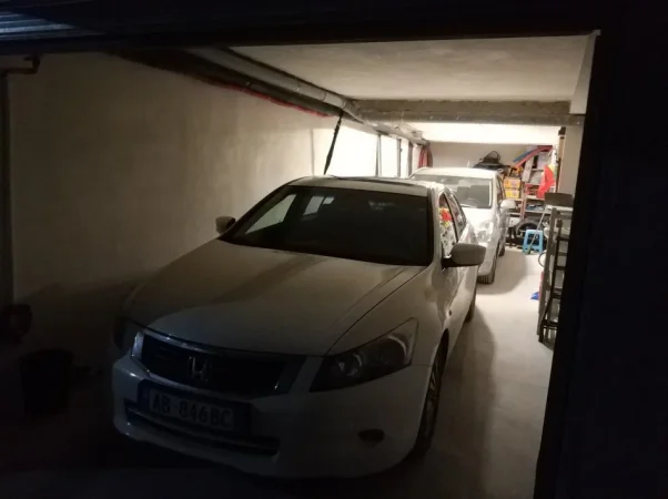 Tirane, shitet garazh | post parkimi Kati -1, 45 m² (Rruga Hasan Alla, Qendra Kristal)