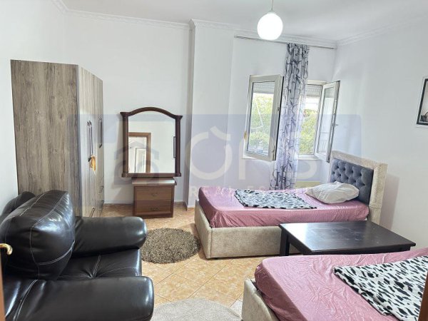 Tirane, jepet me qera apartament 2+1+Aneks+Ballkon Kati 3, 114 m² 700 € (Zogu i Zi, perballe karburant Gazhelit.)