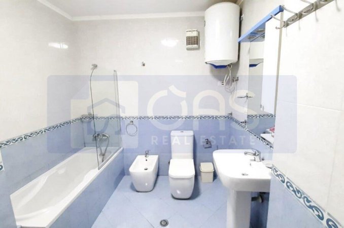 Tirane, jepet me qera apartament 2+1+Aneks+Ballkon Kati 3, 114 m² 700 € (Zogu i Zi, perballe karburant Gazhelit.)