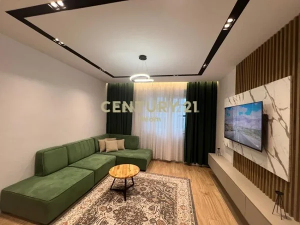 Tirane, jepet me qera apartament 2+1 Kati 3, 85 m² 900 € (Liqeni i thate)