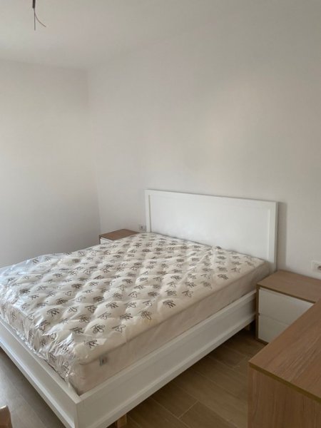 Jepet me Qera Ap 1+1 Modern tek Pazarit i Ri,  600 €uro