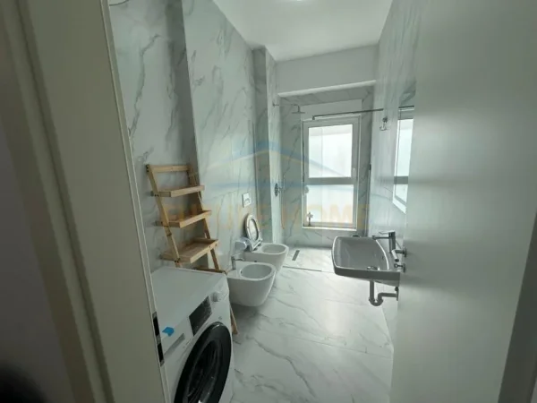 Tirane, jepet me qera apartament 1+1+Ballkon Kati 3, 51 m² 450 € (Ali Demi, Tiranë)