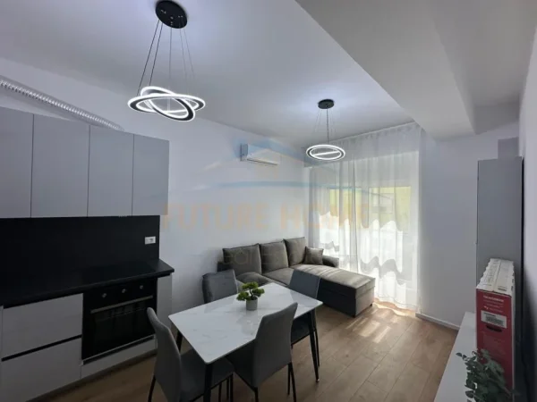 Tirane, jepet me qera apartament 1+1+Ballkon Kati 3, 51 m² 450 € (Ali Demi, Tiranë)