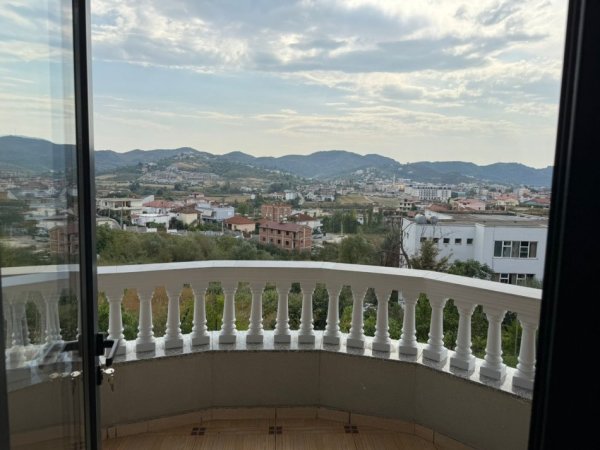 Tirane, jepet me qera Vile 4+1+Ballkon Kati 3, 420 m² 1.200 € (Sauk)
