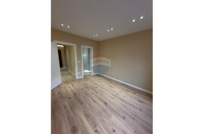 Tirane, shitet apartament 2+1+Ballkon Kati 1, 107 m² 215.000 € (Rezidenca Kodra e DIellit)