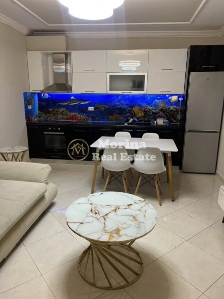Tirane, jepet me qera apartament 1+1 Kati 1, 70 m² 600 € (Oxhaku)