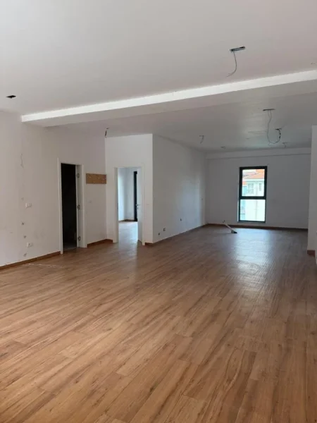 Tirane, jepet me qera apartament duplex Dublex Kati 2, 230 m² 3.000 € (Tirana Garden Building)