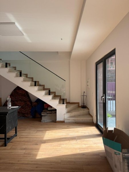 Tirane, jepet me qera apartament duplex Dublex Kati 2, 230 m² 3.000 € (Tirana Garden Building)