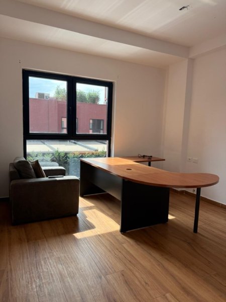 Tirane, jepet me qera apartament duplex Dublex Kati 2, 230 m² 3.000 € (Tirana Garden Building)